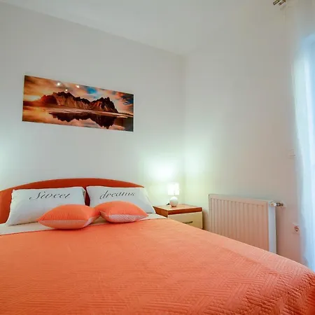 Lavanda Ii Apartment
