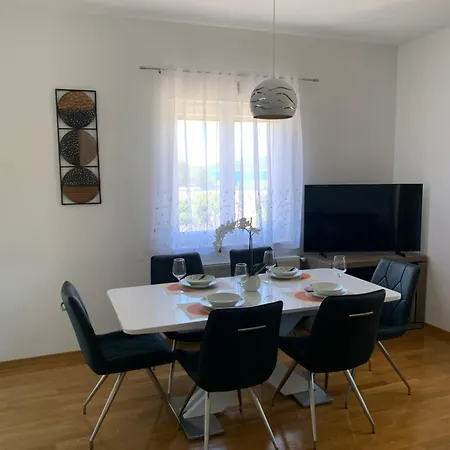 Lavanda Ii Apartment