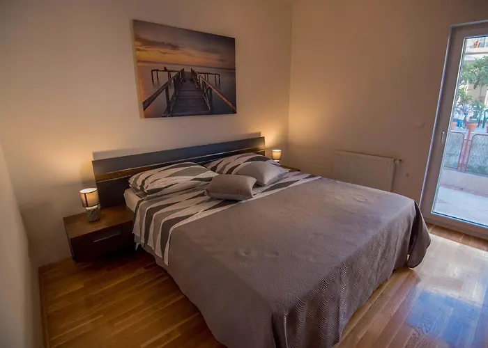 Lavanda Ii 브로다리카