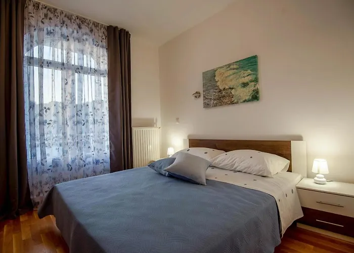 Lavanda Ii 브로다리카