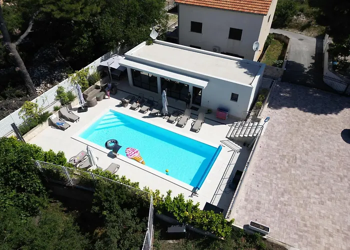 Lavanda Ii 브로다리카